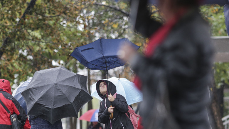 Vremea se strică în toată țara. Meteorologii au emis o informare de ploi și vânt până sâmbătă