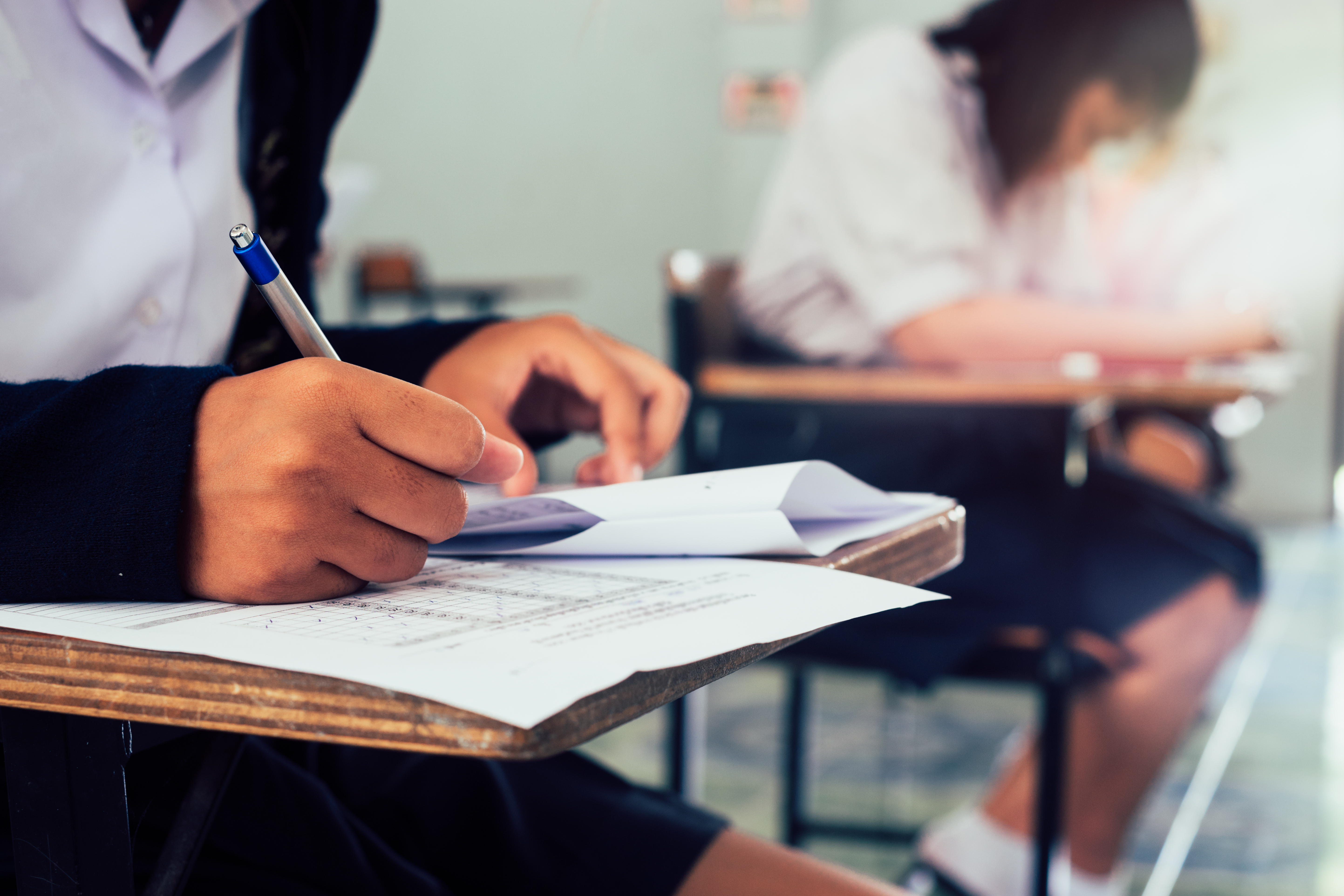 Subiecte simulare Bac 2025, proba la alegere a profilului și specializării. Ce au primit elevii la Geografie, Fizică sau Chimie