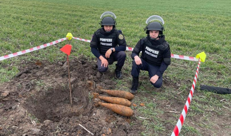 Trei bombe de aruncător, din Al Doilea Război Mondial, găsite pe un câmp lângă Timişoara