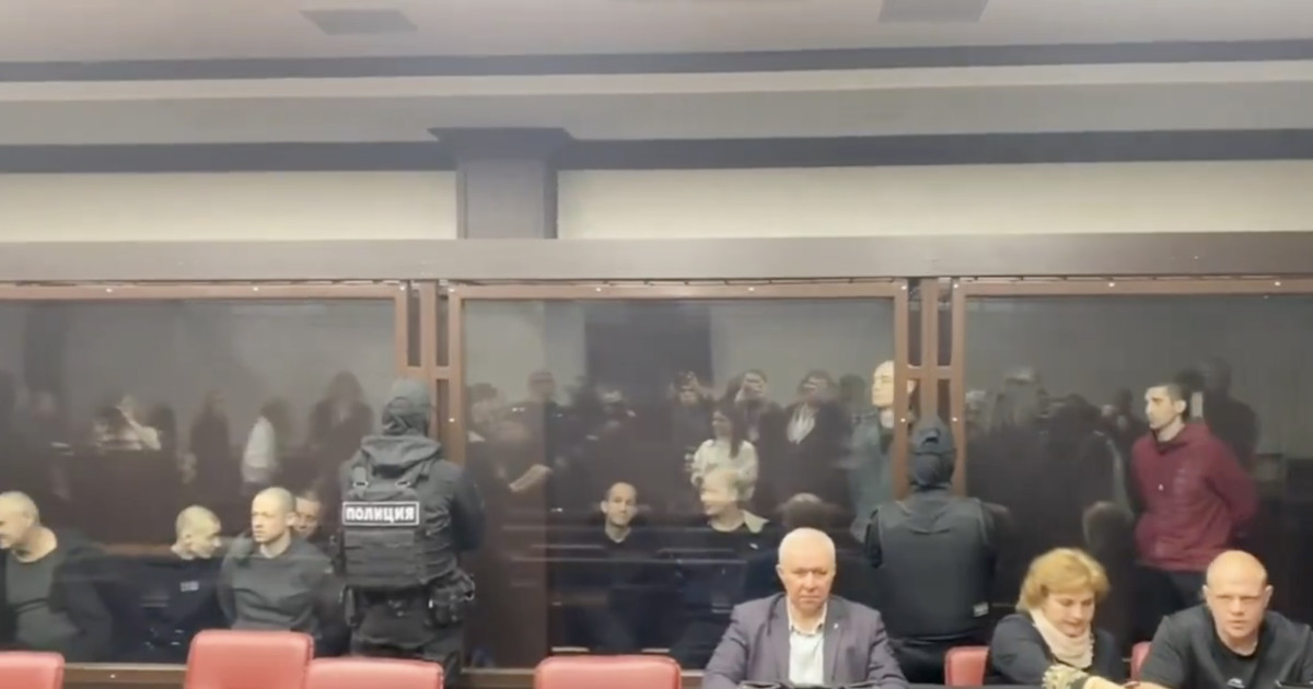 Luptători ucraineni din regimentul Azov, care au apărat Mariupol, au fost condamnați la închisoare de un tribunal militar din Rusia|EpicNews