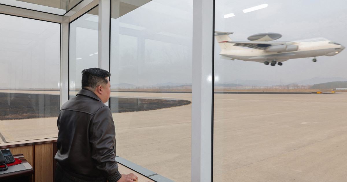 Kim Jong-un supraveghează testarea dronelor explozive de atac