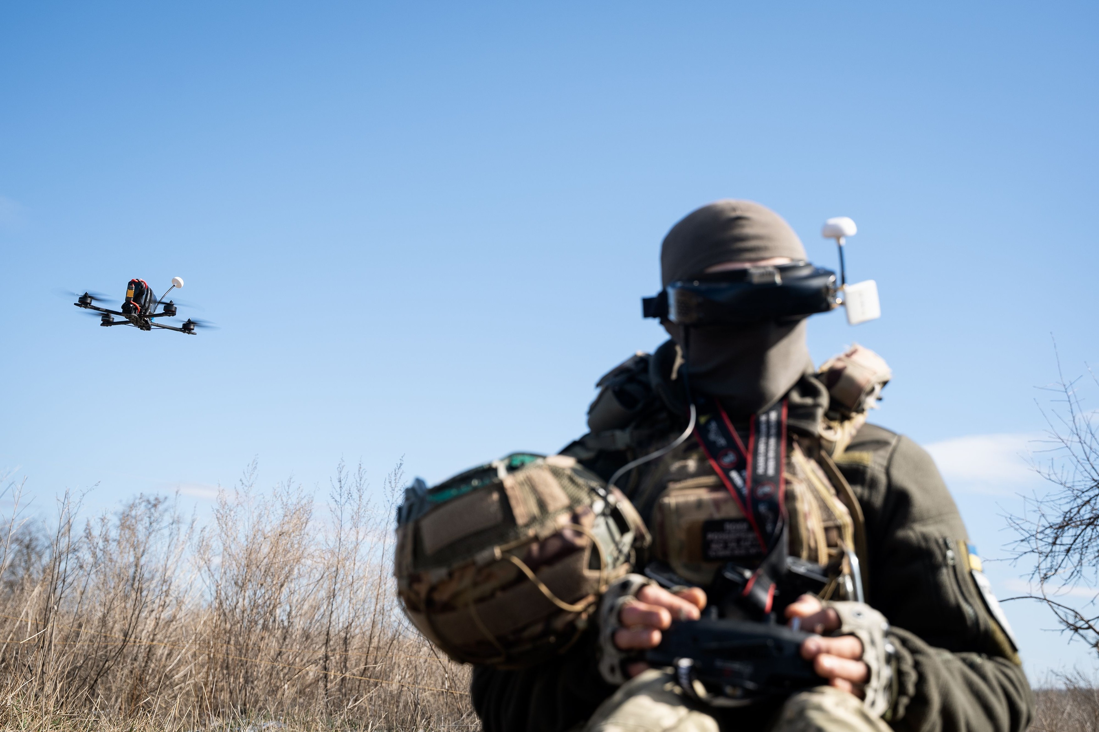Militarii ucraineni îl sfidează pe Putin: „Azi, cel mai avansat tanc din lume nu rezistă în fața unui pilot de drone, chiar și mahmur”