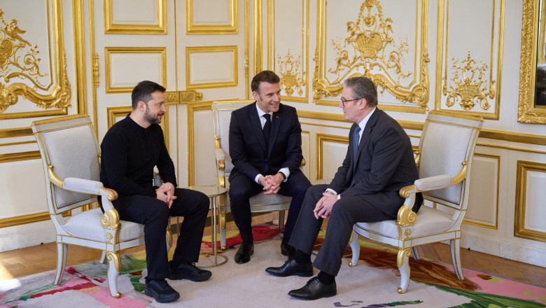 Volodimir Zelenski, Emmanuel Macron și Keir Starmer