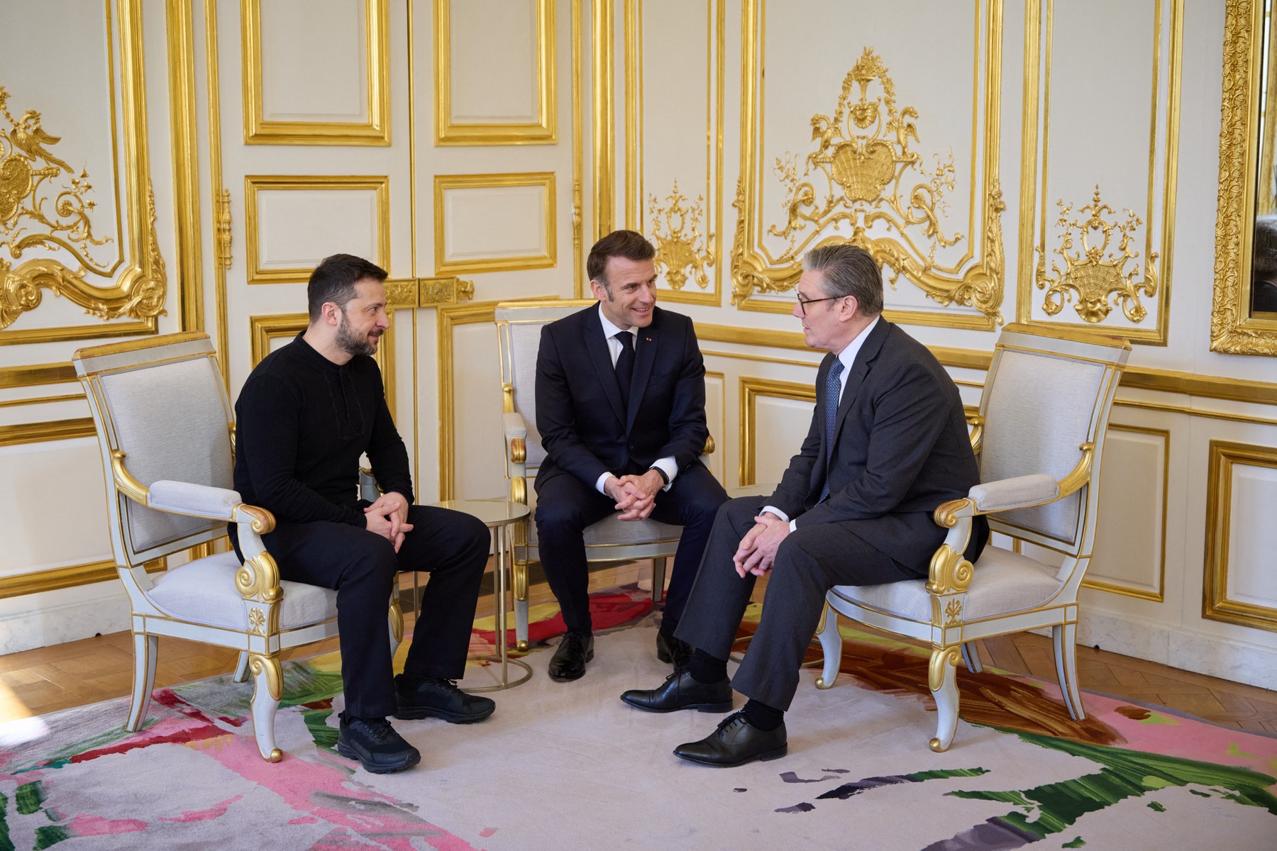 Summitul de la Paris. Zelenski: Macron şi Starmer, desemnaţi să reprezinte Europa în negocieri