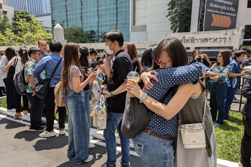 Oameni panicați în Bangkok. Foto: Profimedia