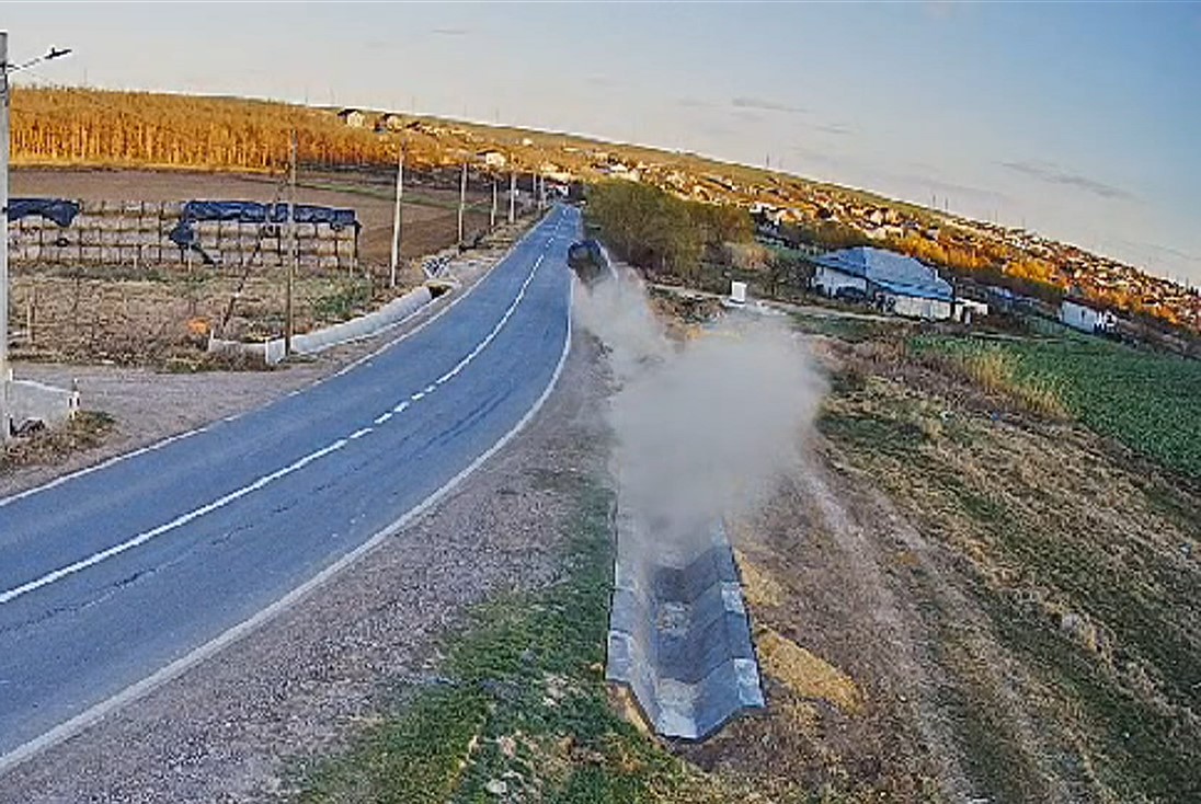 Accident grav în Galați, provocat de un șofer beat. Momentul în care mașina iese de pe carosabil și zboară câțiva metri