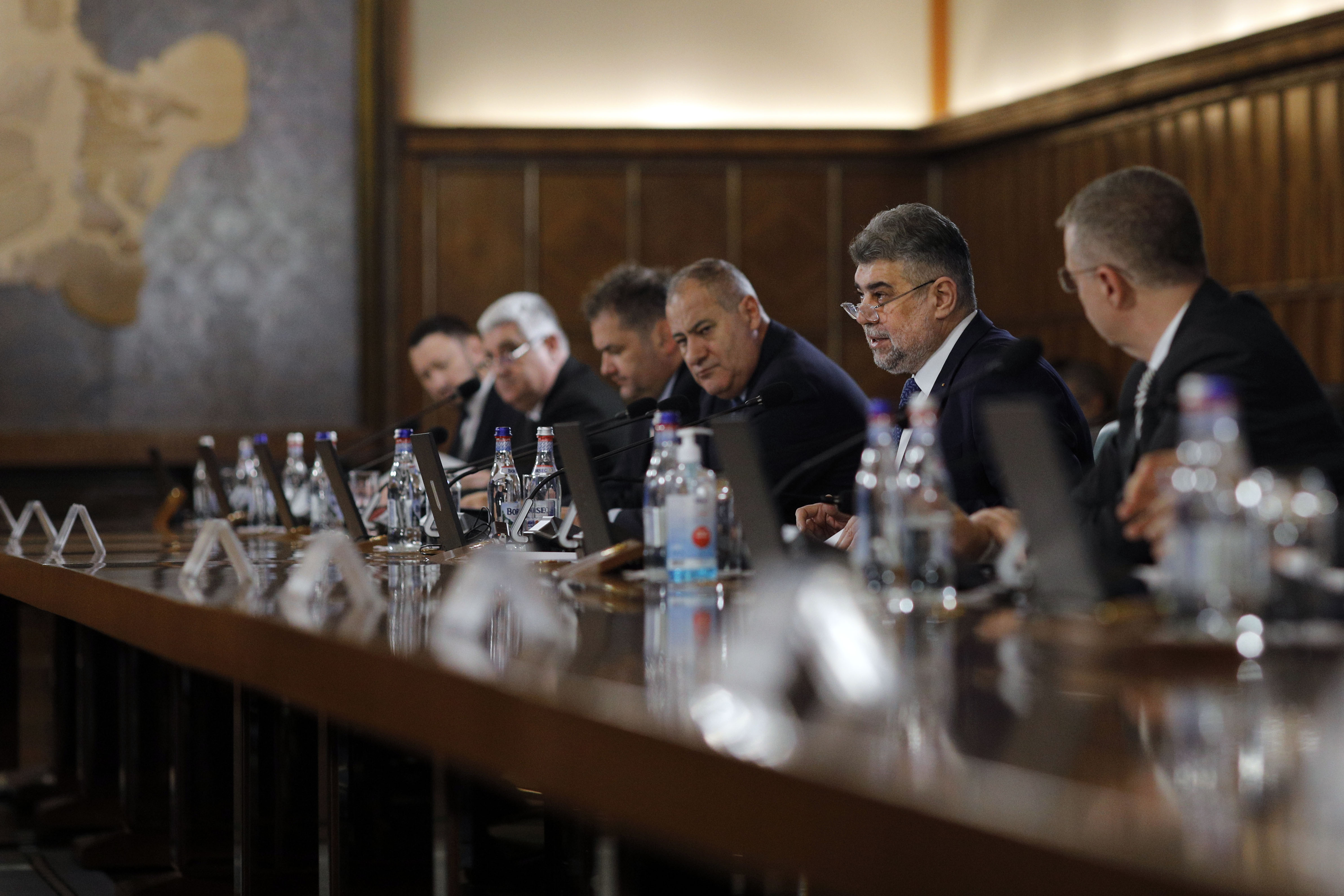 Guvernul a redus numărul de secretari de stat prin ordonanță de urgență. Câți demnitari rămân