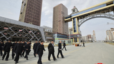 kim-jong-un-hwasong-phenian-2