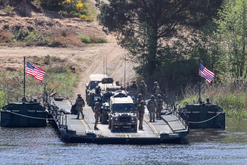 Drawsko Pomorskie, Poland. 17th May, 2024. American soldiers of the US 29th Infantry Division of the National Guard cross Zly Leg lake seen during an exercise in Land Forces Training Centre in Drawsko, as part of wide raging exercise of NATO allies - Stea