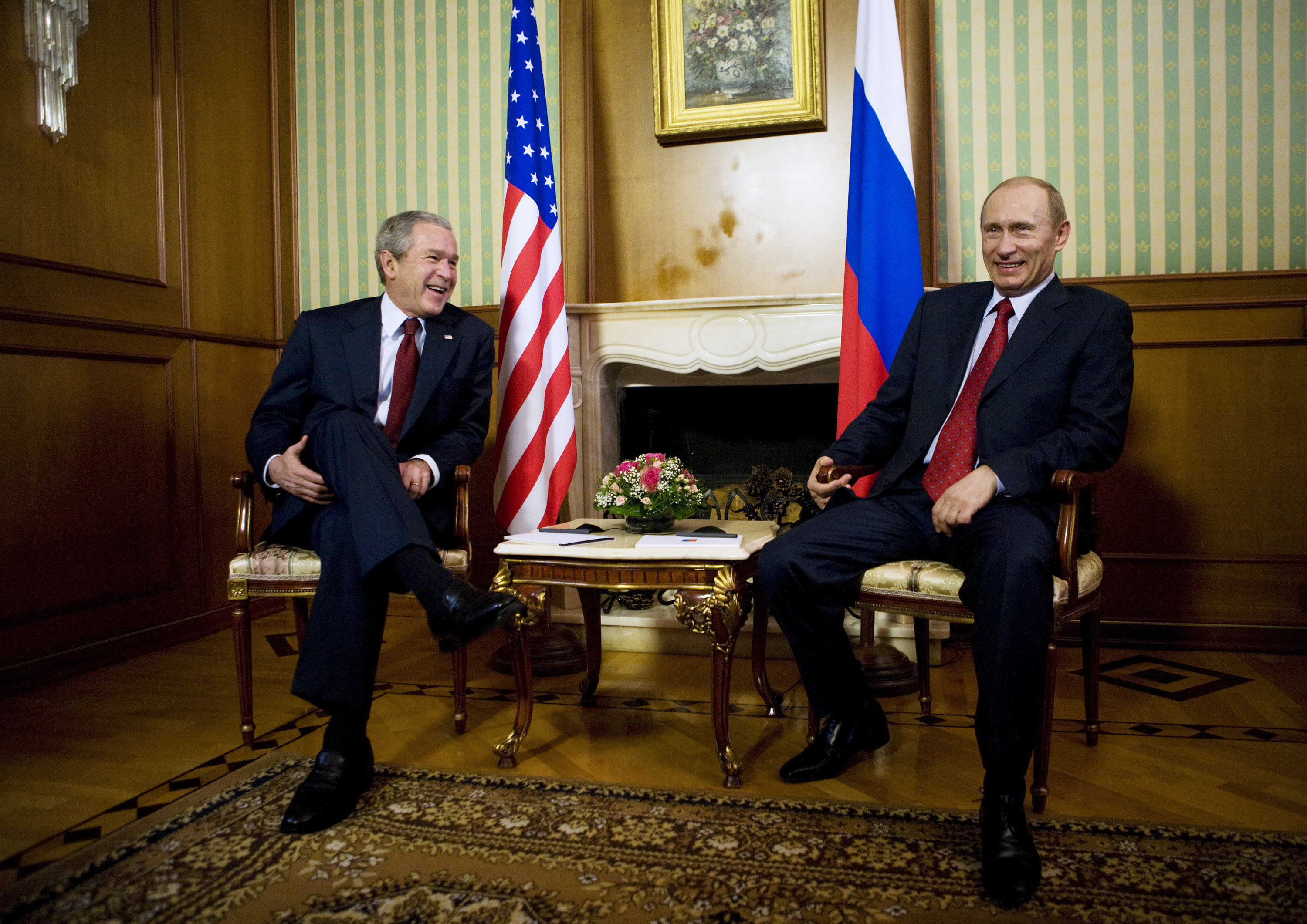 Cum vedea Vladimir Putin aderarea Ucrainei la NATO în discuțiile cu George W. Bush: „O confruntare pe termen lung”