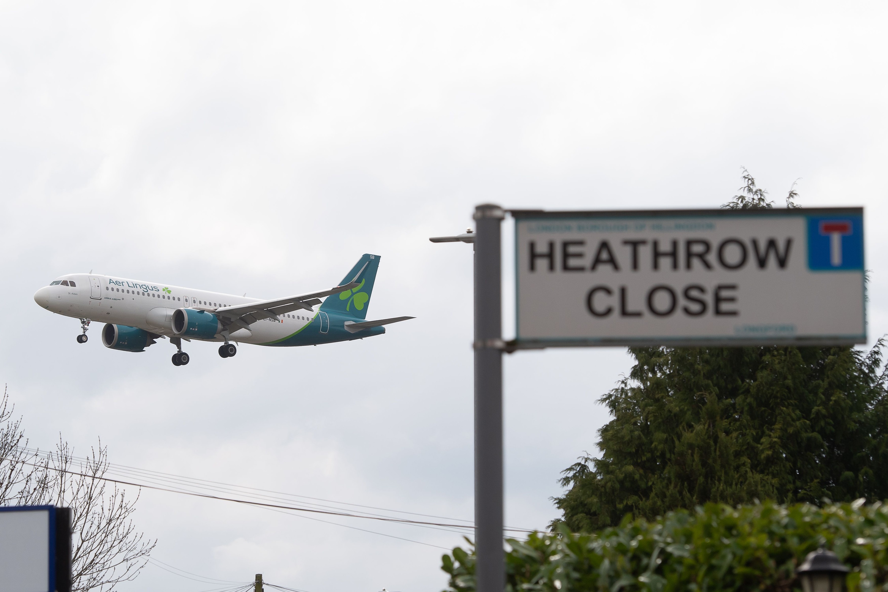 Cum a fost posibil ca aeroportul Heathrow să se închidă complet. Explicațiile experților despre cauze și implicații