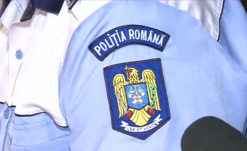 Poliţist din Mehedinţi, prins beat lângă maşina de serviciu. Colegii lui i-au făcut dosar penal