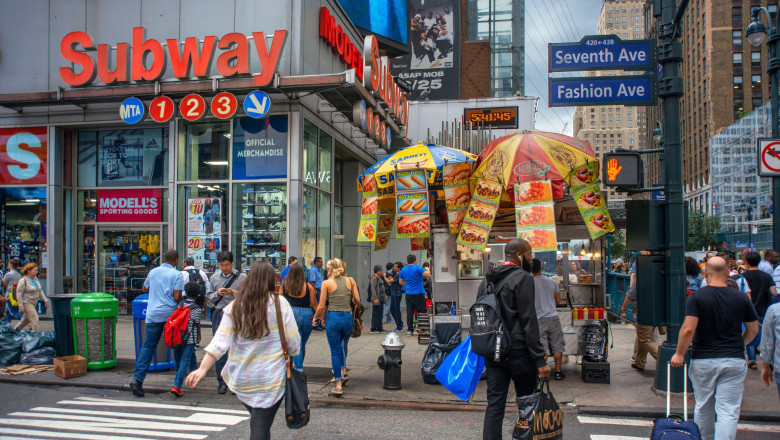 Hot dog stand at 7th avenue, Manhattan, New York City, New York State, USA