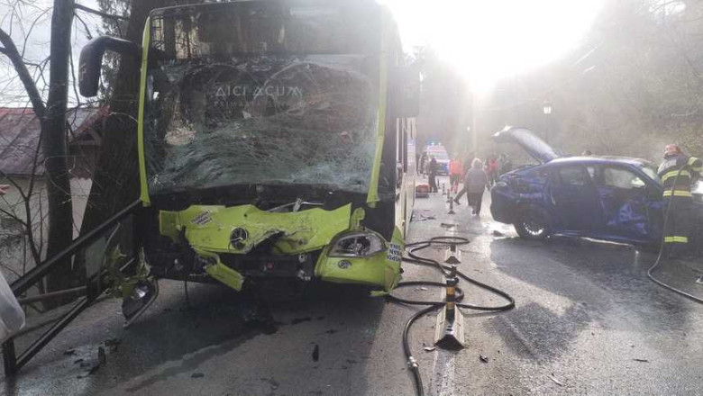 accident cu un autocar si un autoturism in sinaia