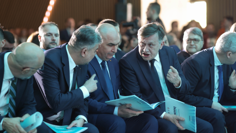 Alegeri prezidențiale 2025. Crin Antonescu și-a lansat oficial candidatura. La eveniment a fost prezent și Ilie Bolojan