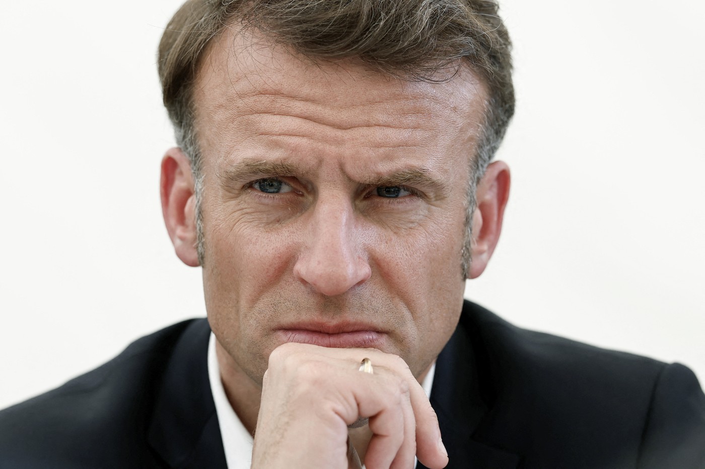 Francezii nu-l mai vor pe Macron. Un sondaj arată că două treimi doresc demisia președintelui Franței