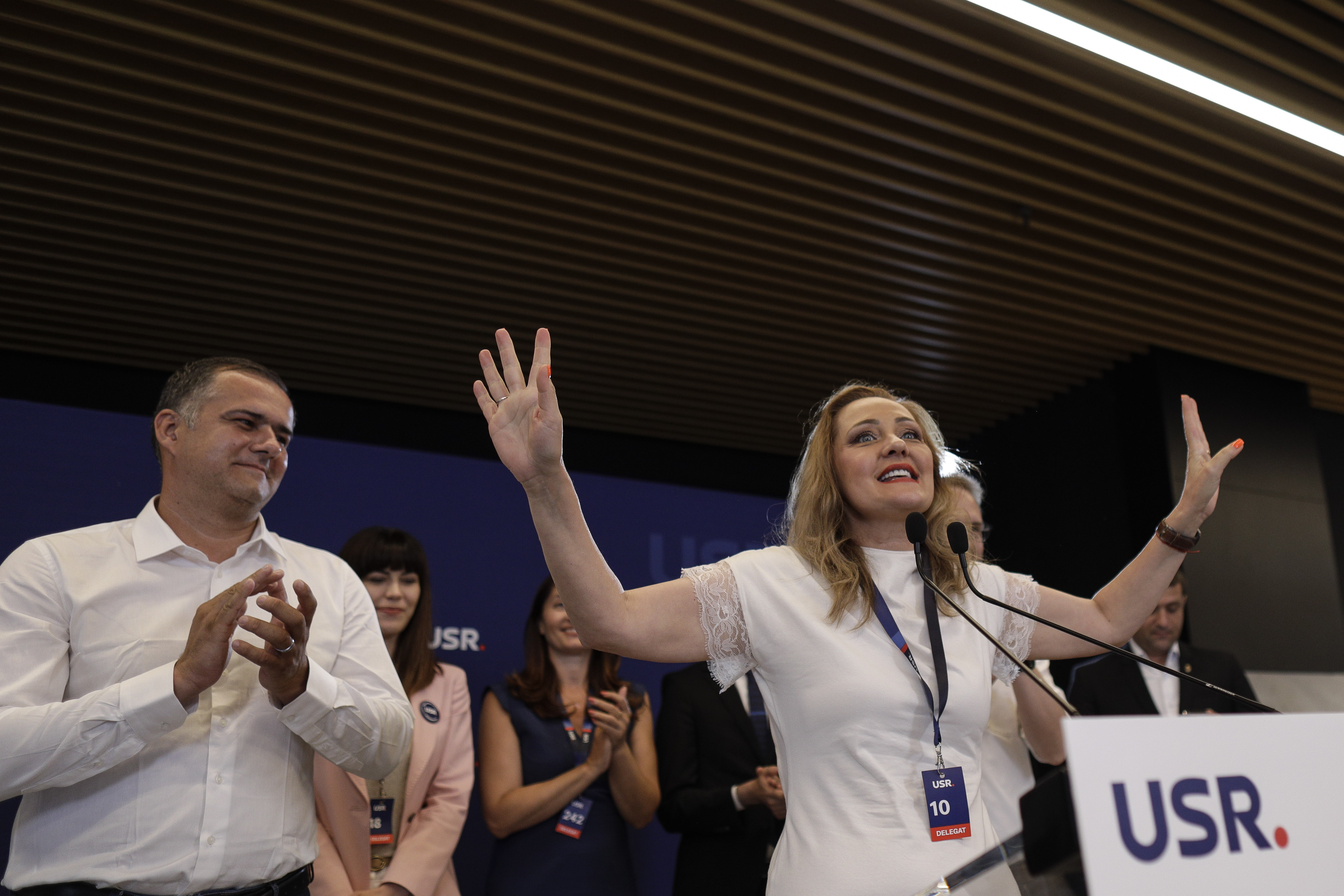 Lucian Viziteu spune că decizia privind candidatura Elenei Lasconi se va lua peste două săptămâni. „Până atunci, campania va continua”