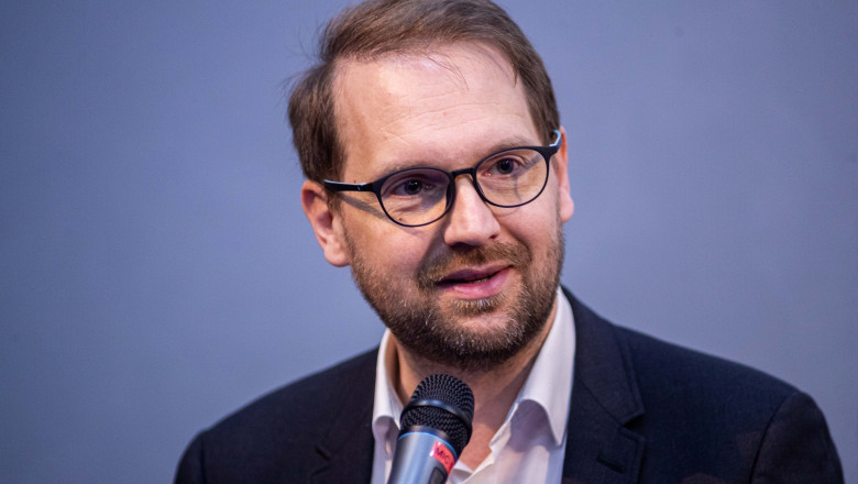 Dominic Fritz a avut o discuţie „de la om la om” cu Elena Lasconi: „Nu am fost surprins de rezultat. I-am urat toate cele bune”