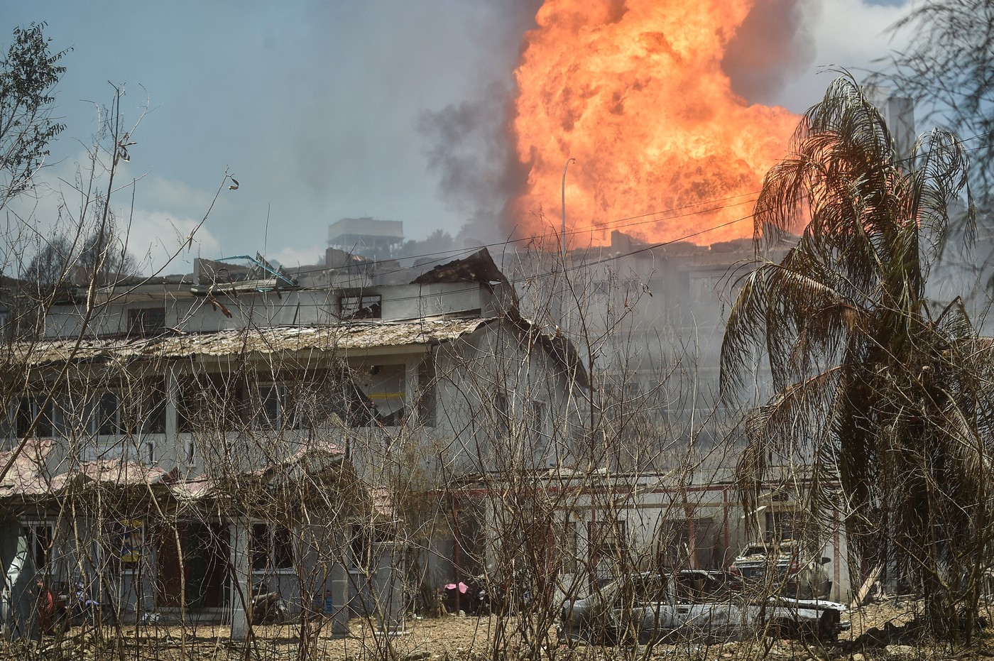 Tragedie într-un sat al săracilor din Malaysia: un incendiu puternic a mistuit sute de case și a lăsat mii de oameni pe drumuri