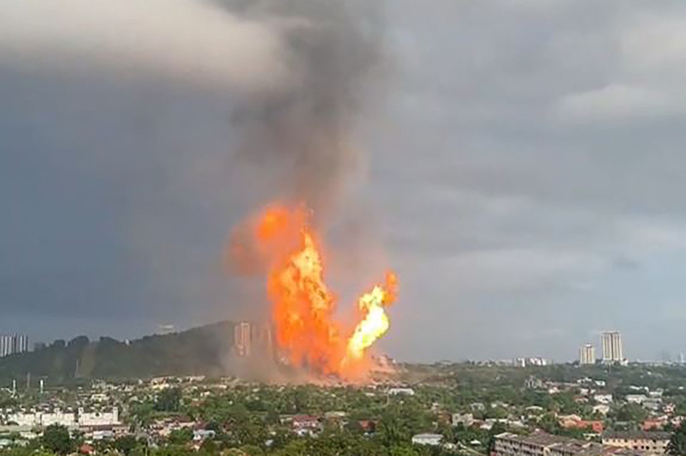 Incendiu uriaș în Malaysia, după ce o conductă de gaze a explodat la Kuala Lumpur