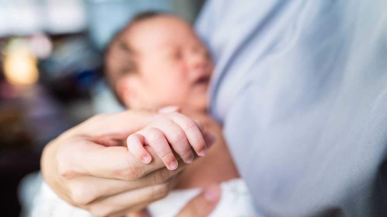 Lupta pentru două vieți: Iulia, mama care a învins cancerul în sarcină după ce a cerut a doua opinie de la dr. Gheorghe Peltecu
