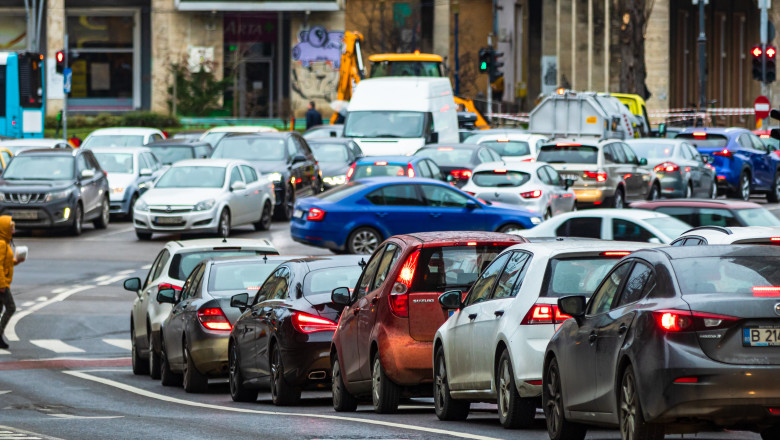 omisia Europeană a decis schimbări majore, care se vor aplica inclusiv în România. Se schimbă permisul auto, scade vârsta legală pentru condus și vor fi introduse evaluări periodice.