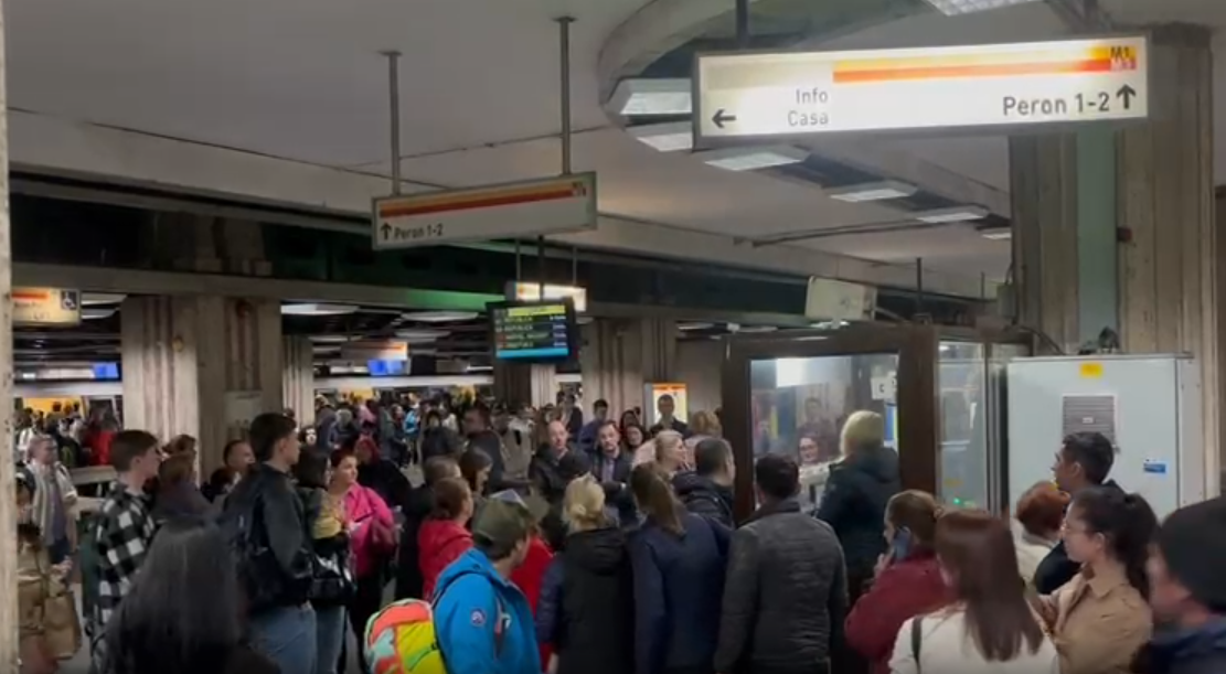 O fată de 15 ani s-a aruncat în fața metroului. Circulație perturbată pe magistralele 1 și 3