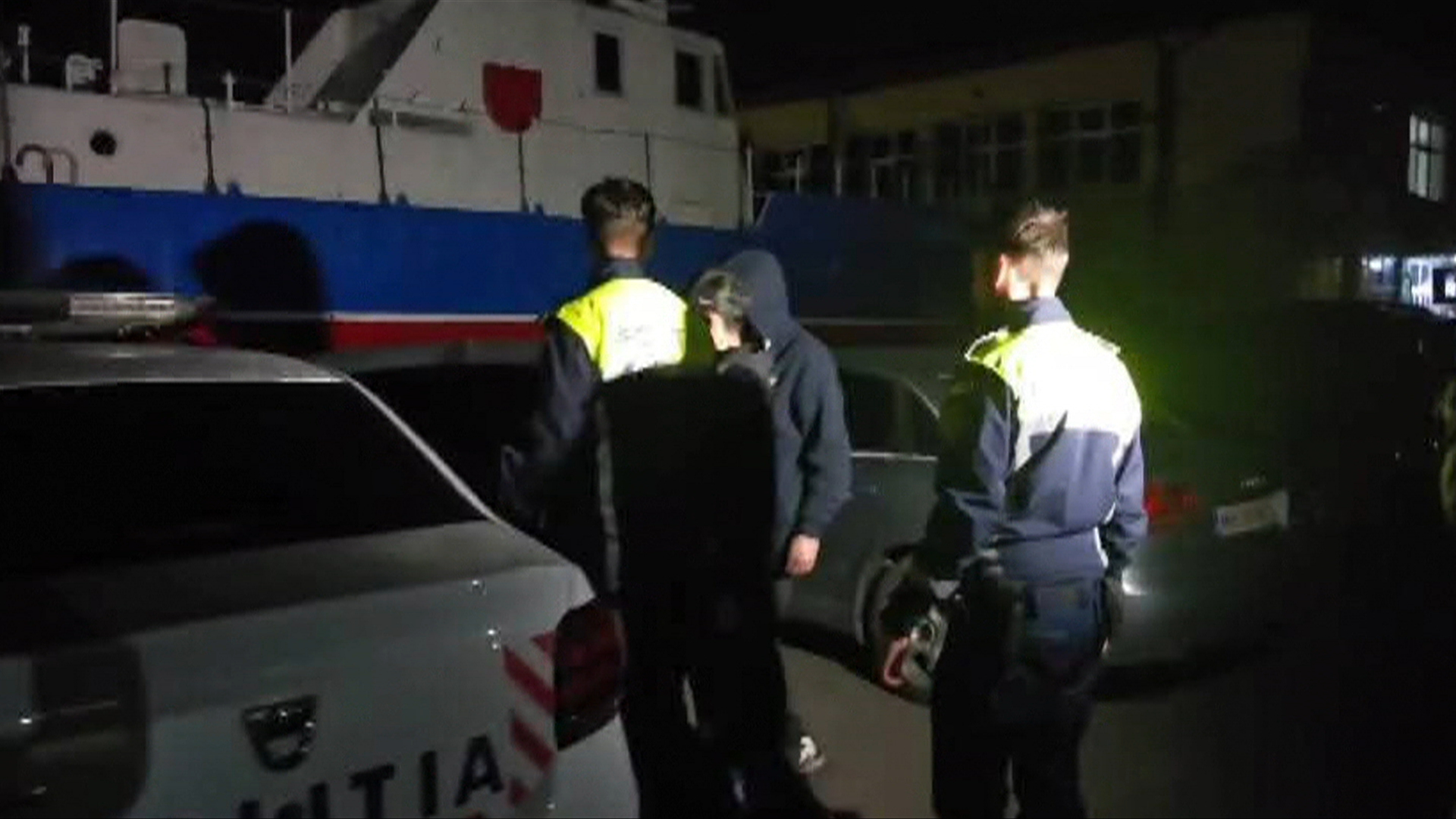 Doi tineri reținuți după ce au înjunghiat un copil de 15 ani într-un centru de plasament din Mehedinți. Alți șase, căutați