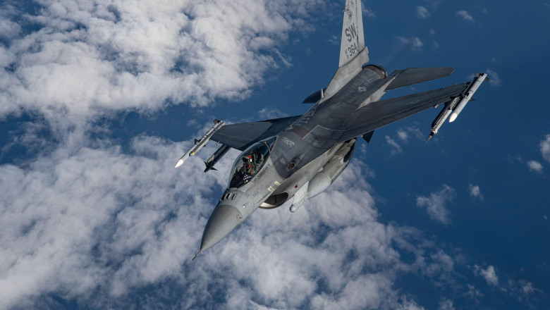 NEWS ALERT  Avioane ucrainene, surprinse în spațiul aerian al României. Au intervenit aeronave de luptă F-16 și Eurofighter. Anunțul MApN