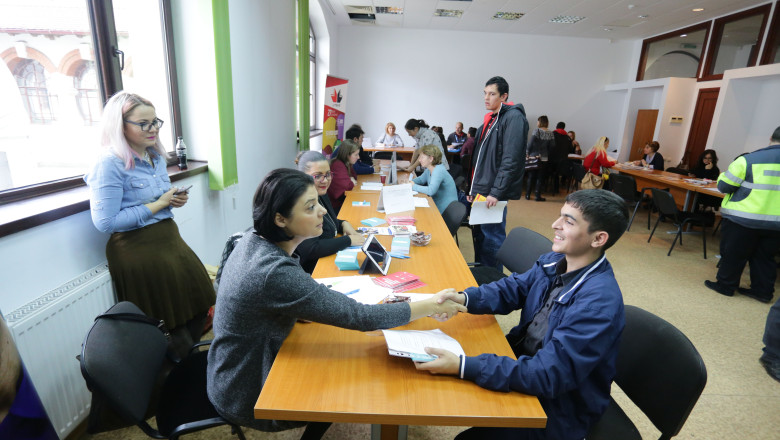 ANOFM: Firmele care angajează elevi sau studenți aflați în perioada vacanței vor primi stimulente financiare
