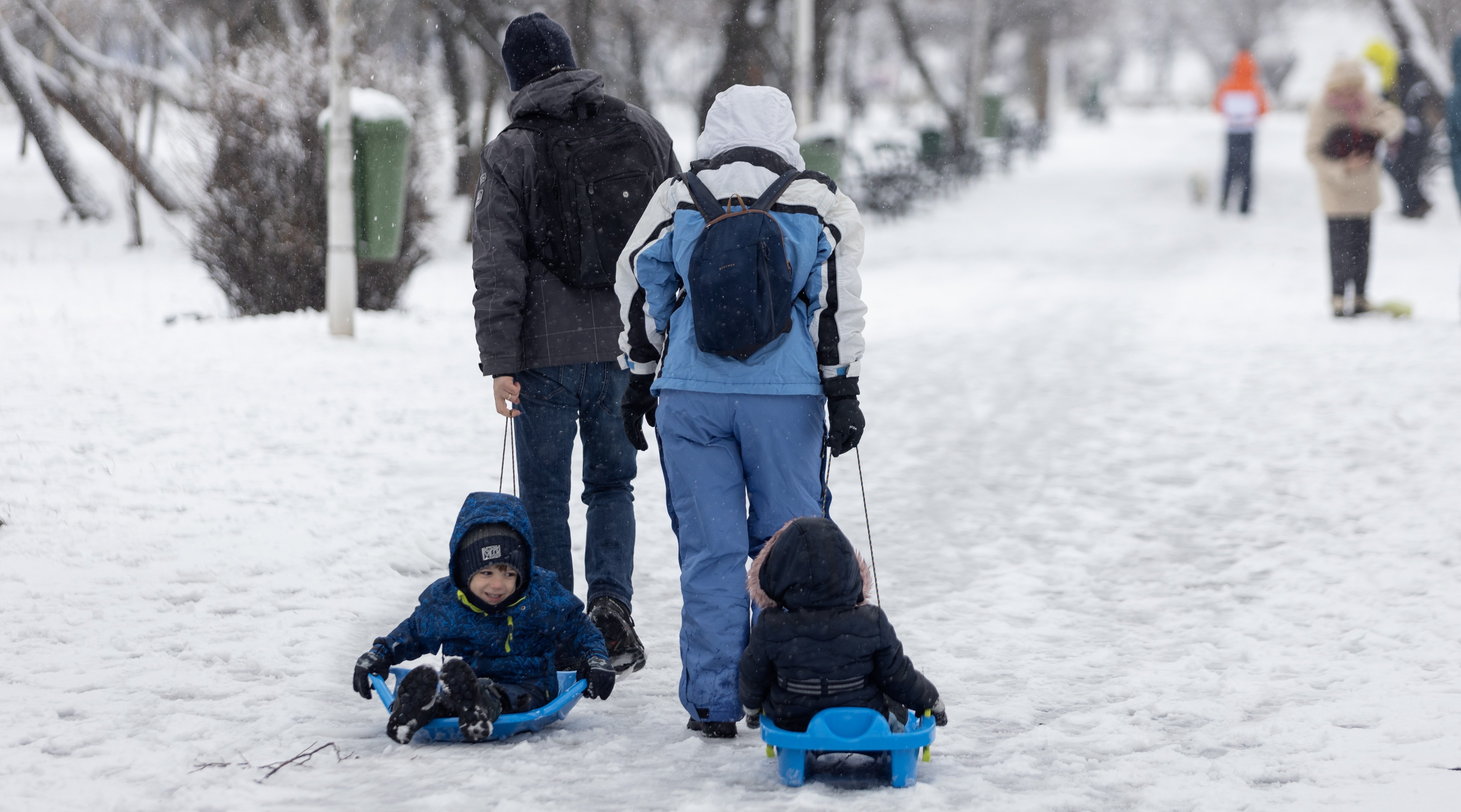 Vremea se răcește: sunt șanse să ningă și la București, în weekend. ANM avertizează că temperaturile vor coborî sub 0°C