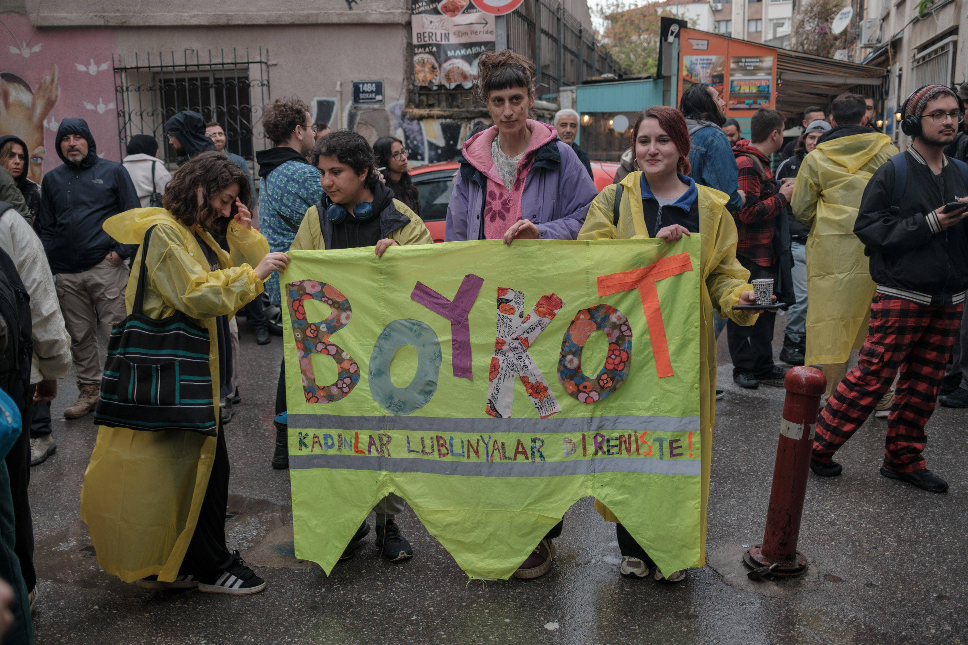 Turcia: 11 persoane reținute pentru apeluri la boicot, după arestarea primarului din Istanbul