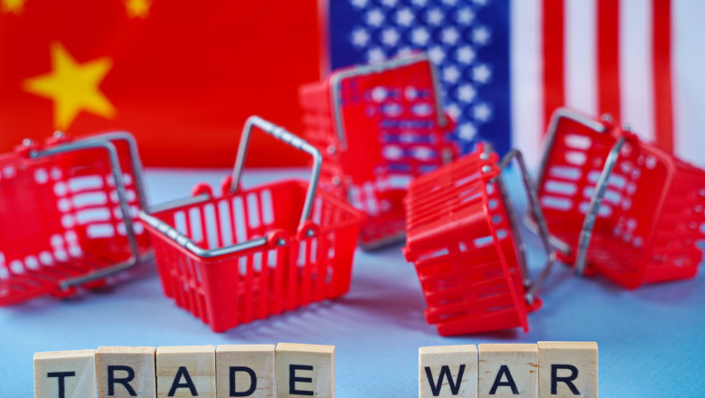 The US flag, the Chinese flag, and the shopping basket. The inscription on their background: trade war.