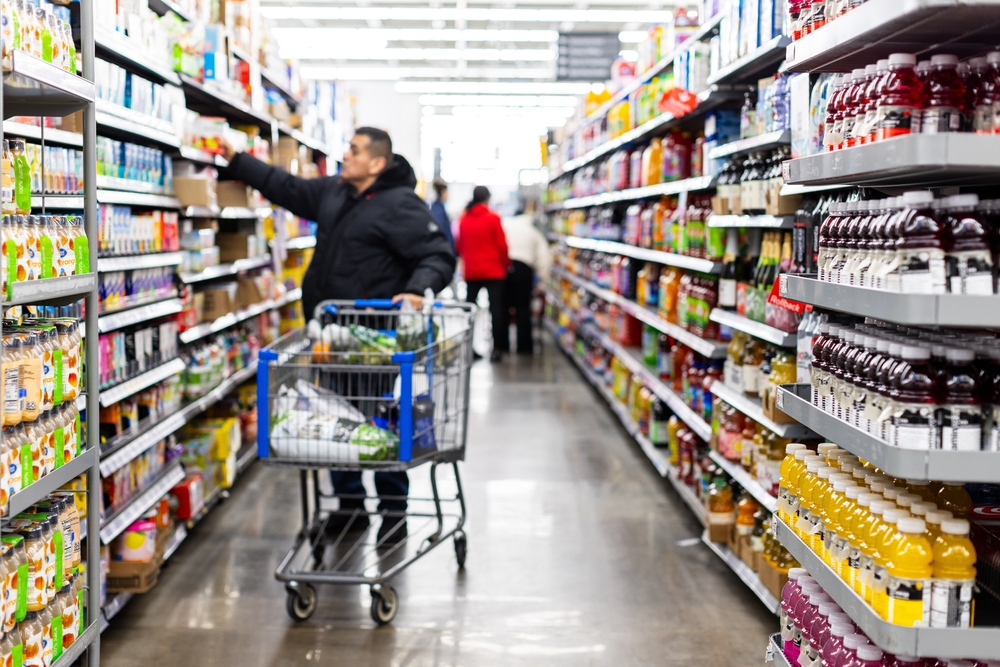 Un miliardar american îndeamnă populația să facă provizii de consumabile după anunțul lui Trump. „Pastă de dinți, săpun orice”