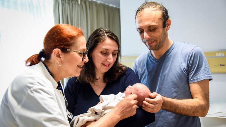 Cum a fost salvată o fetiță născută cu o greutate de doar 740 de grame