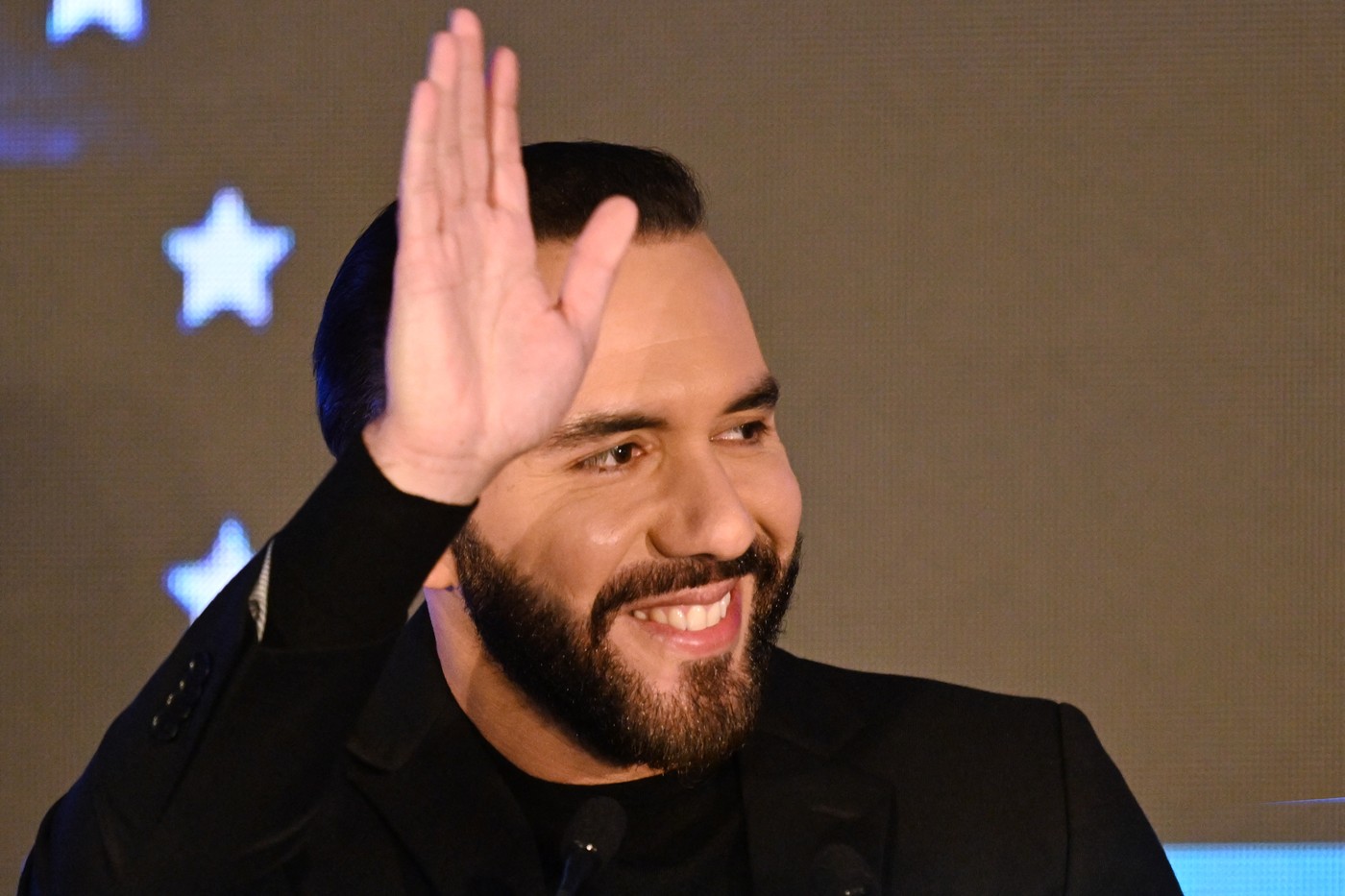 „Cadourile” SUA pentru „cel mai cool dictator din lume”. De ce e importantă relația Casei Albe cu președintele din El Salvador