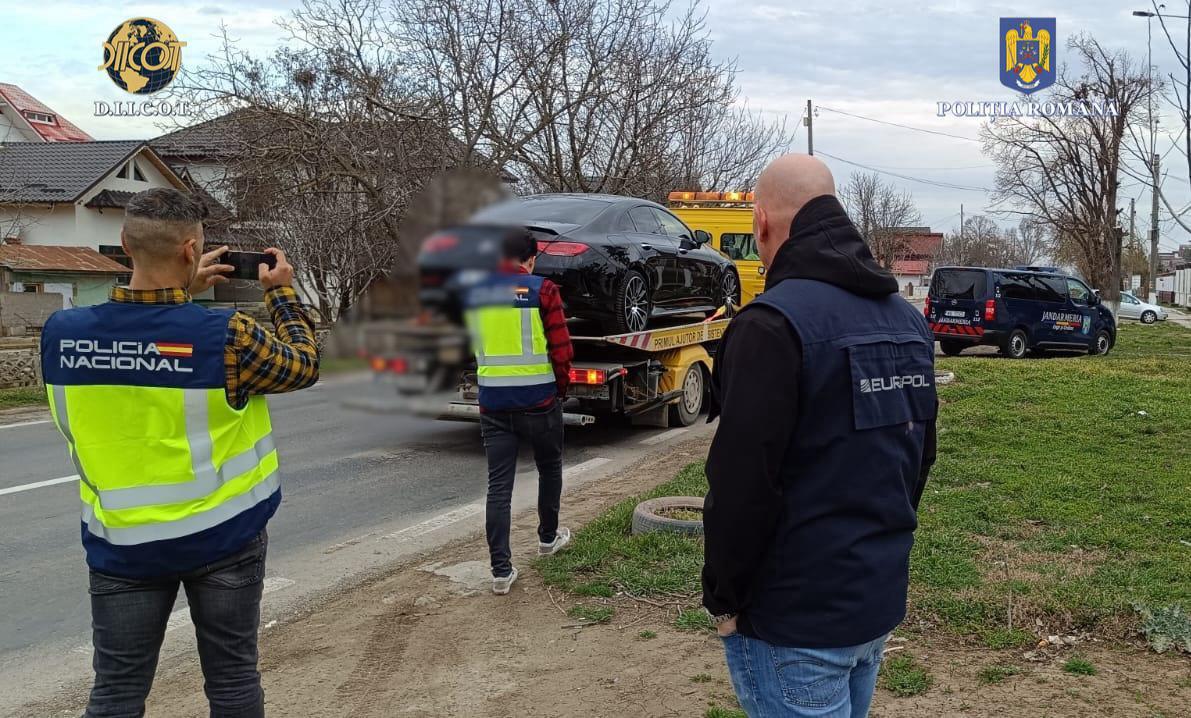 Percheziții de amploare în Ialomița la o rețea acuzată de tâlhării în Spania. Banii erau folosiți pentru imobile și mașini de lux
