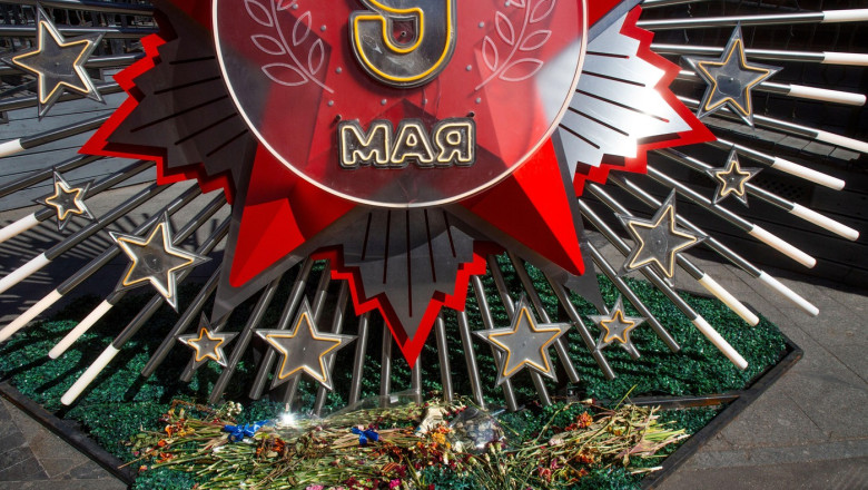 Moscow, Russia. 19th May, 2024. A festive installation is installed in the Revolution squarer in the center of Moscow dedicated to the Victory Day on May 9, Russia