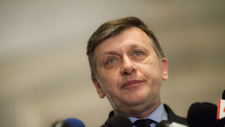 Ce spune prietenul lui Crin Antonescu, din cauza căruia a fost chemat la Securitate