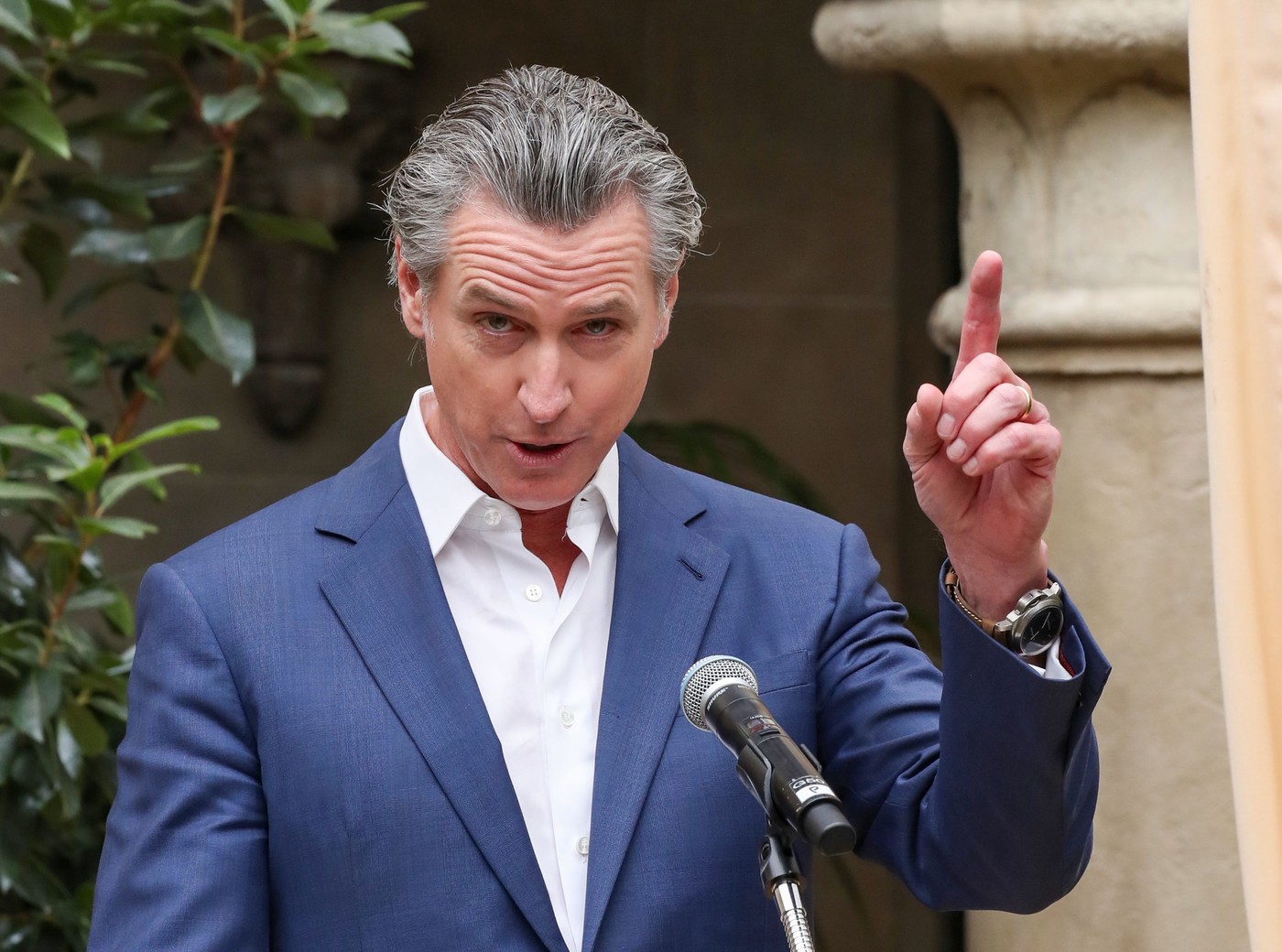 California va contesta în instanţă taxele vamale impuse de Donald Trump