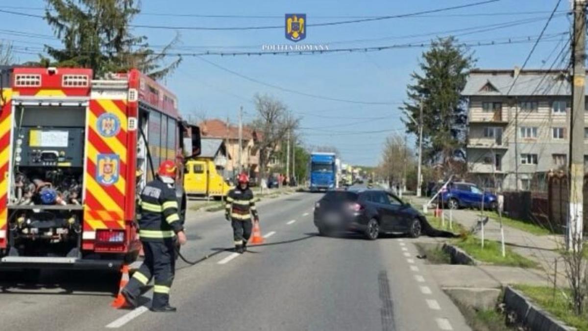 Accident pe DN72 în Dâmboviţa: 50 de oameni au fost evacuați după ce o maşină a lovit o conductă de gaze