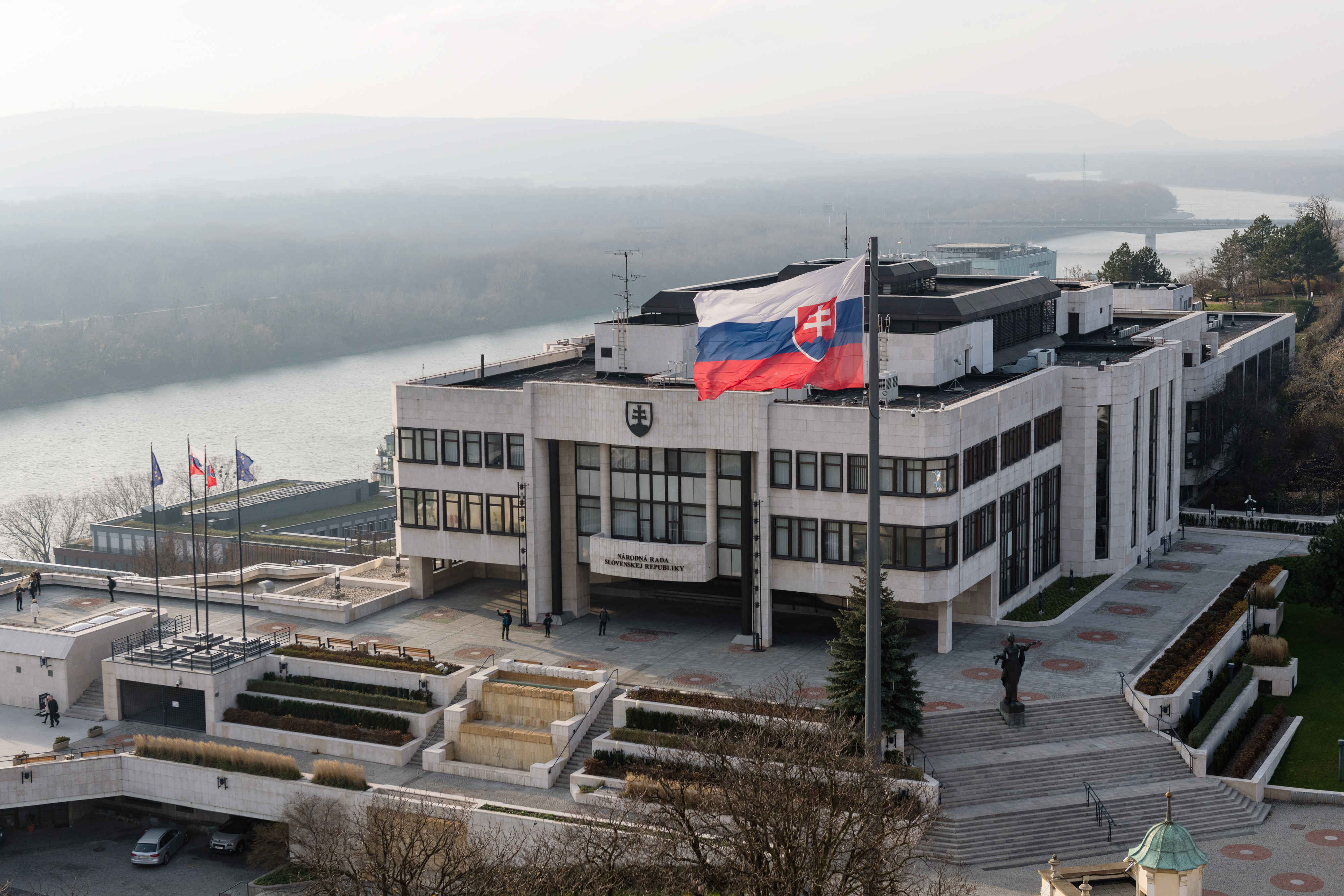 Reguli mai dure pentru ONG-urile din Slovacia. Măsura este criticată ca fiind inspirată de Rusia