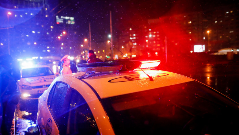 girofaruri pe mașina de politie