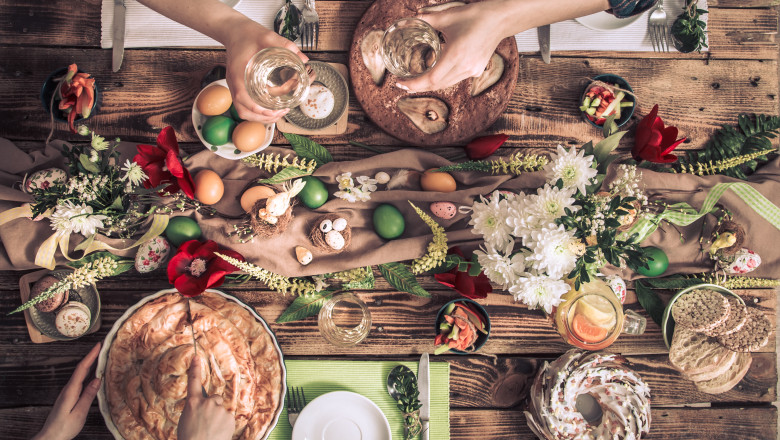 Home,Celebration,Of,Friends,Or,Family,At,The,Festive,Easter