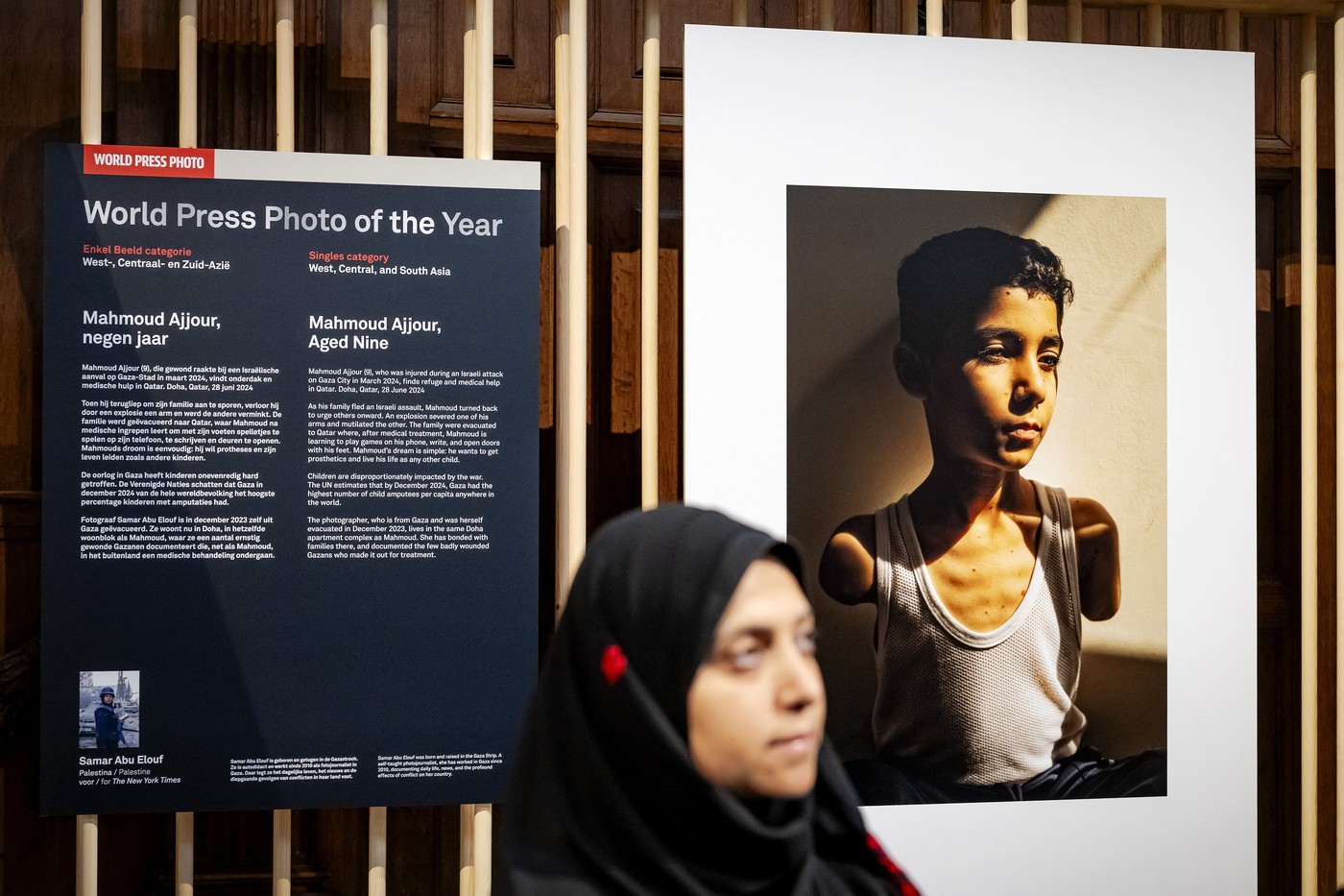 Imaginea Anului la World Press Photo 2025 spune povestea unui baietel ranit grav in Gaza. Expozitia ajunge si la Bucuresti, in mai