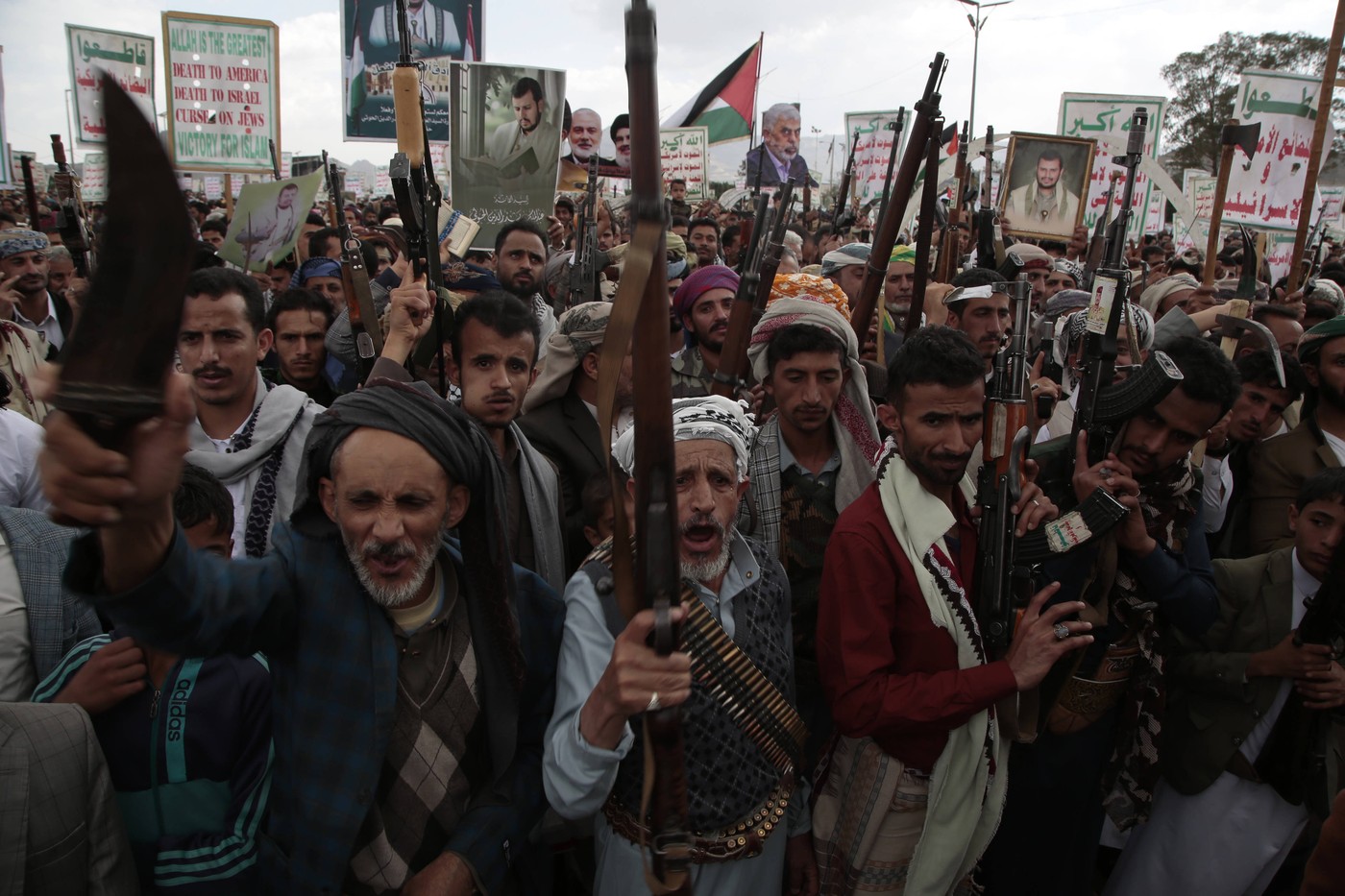 Rebelii houthi au revendicat o dublă operaţiune împotriva Israelului şi SUA. „Atacurile vor provoca doar dezamăgire, eşec, înfrângere"