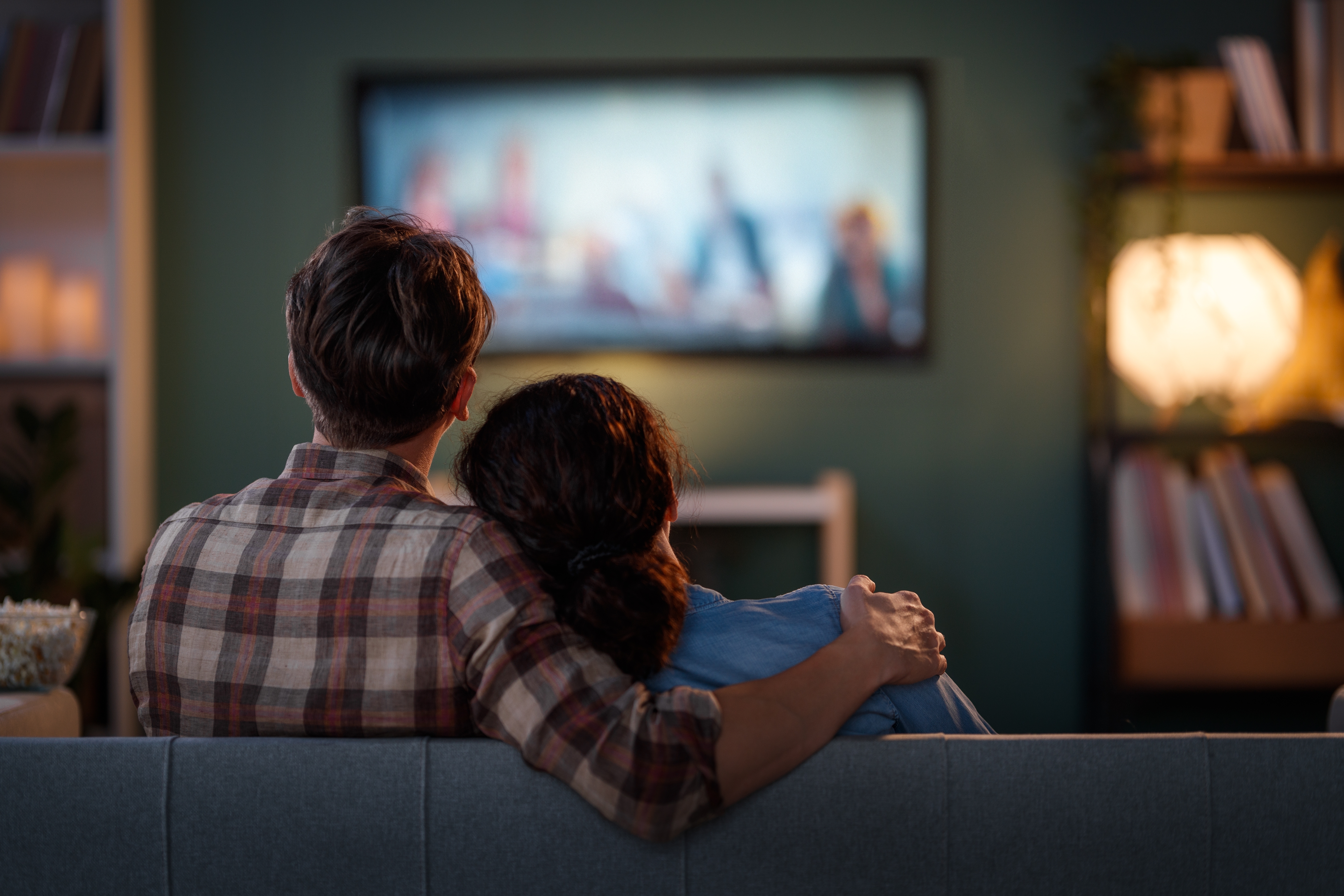 Cele mai bune seriale din 2025 pana acum: 10 productii care domina platformele de streaming