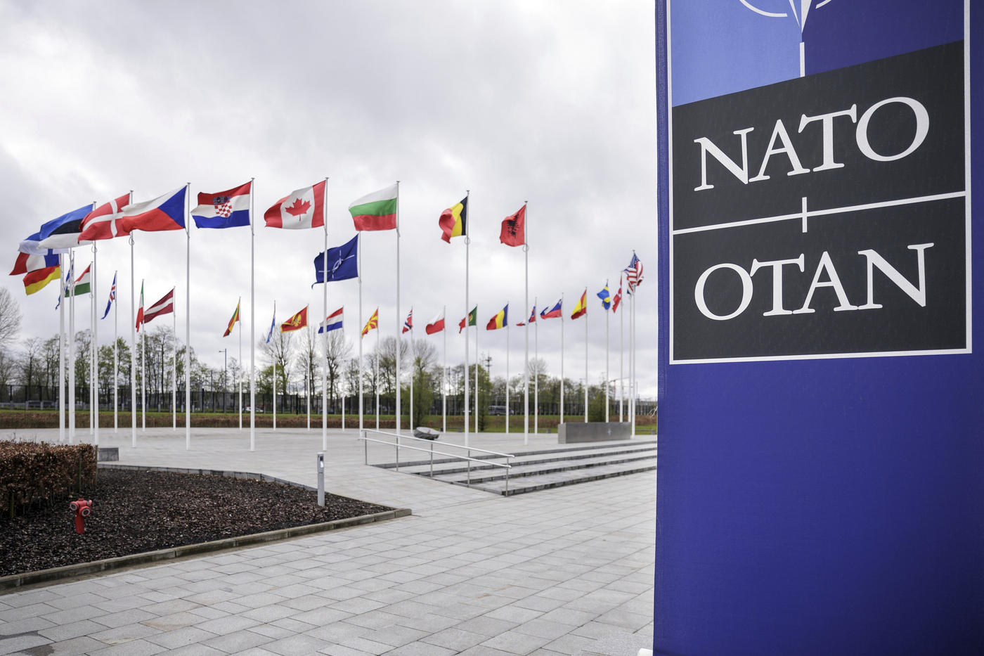 Oficialii NATO își ajustează limbajul legat de climă, gen și diversitate pentru a face pe plac administrației Trump (Politico)