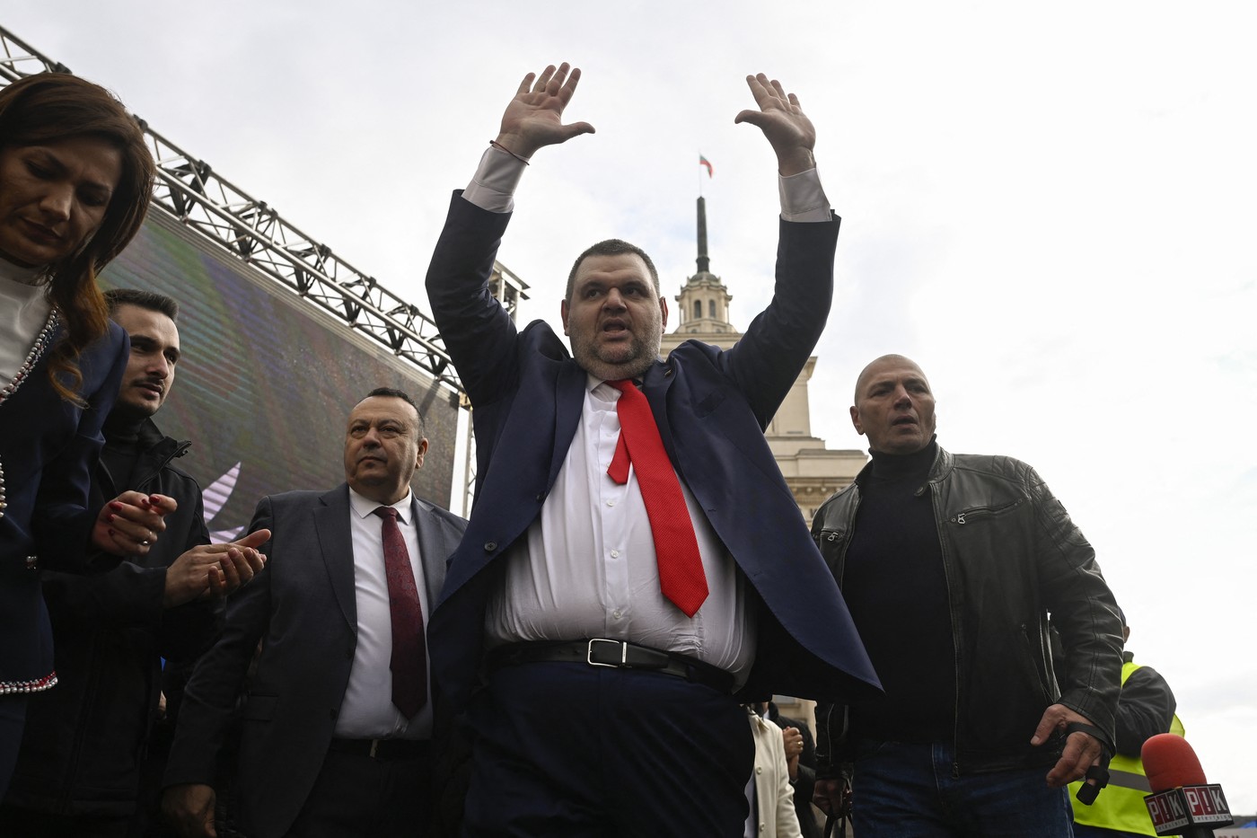Cum guvernul de la Sofia a fost luat ostatic de un oligarh. Întrebarea nu mai este „dacă”, ci „când” va cădea coaliția de guvernare