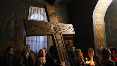 Prohodul din Vinerea Mare la Biserica Cuvioasa Parascheva din Ticleni, Gorj, 18 aprilie 2025
